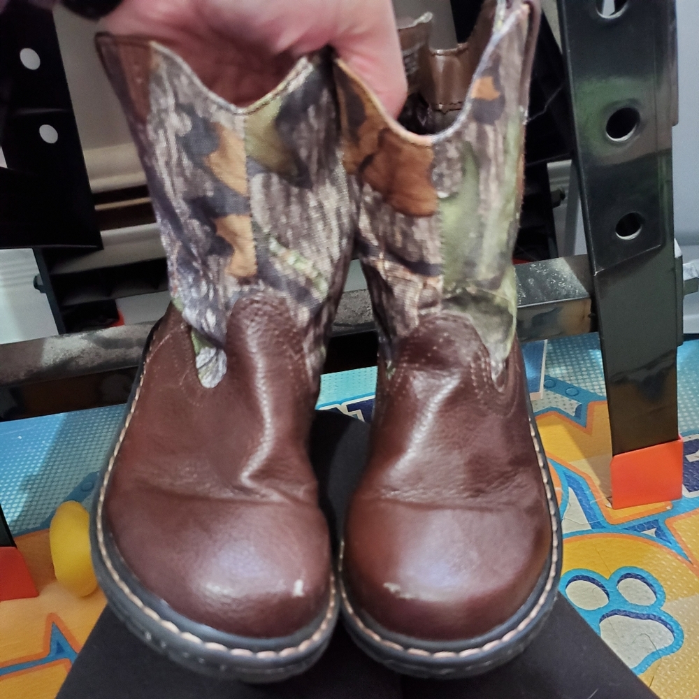 Boys boots